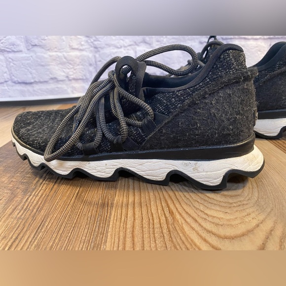 Sorel Kinetic Impact Women’s Sneakers Black/Gray Knit Unique Sole Design Size 9 - Picture 8 of 12